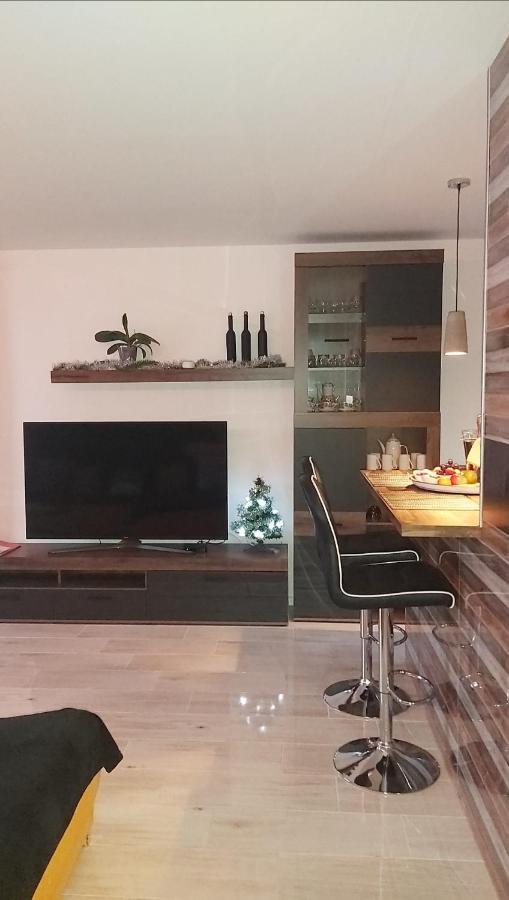 ברזנו Apartman Navrchu מראה חיצוני תמונה