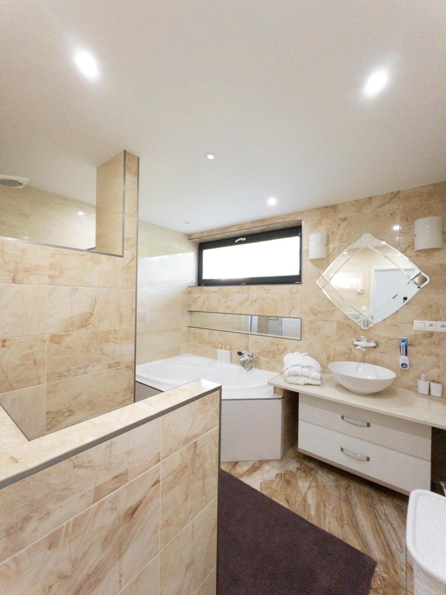 ברזנו Apartman Navrchu מראה חיצוני תמונה