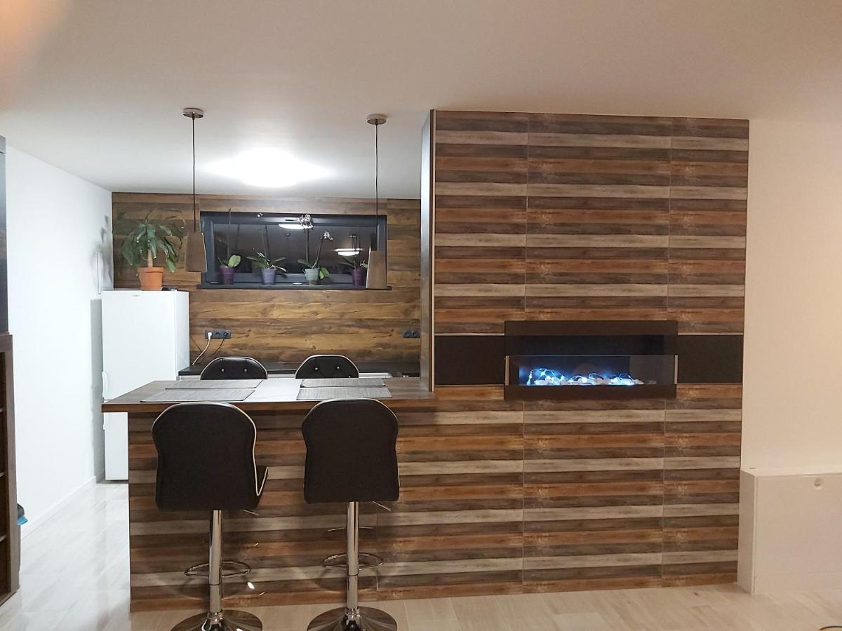 ברזנו Apartman Navrchu מראה חיצוני תמונה